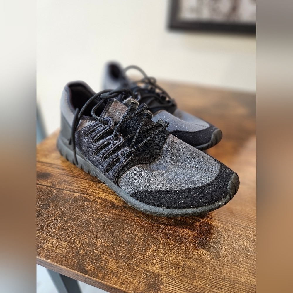 Adidas Tubular Radial Sneaker sz 7 us